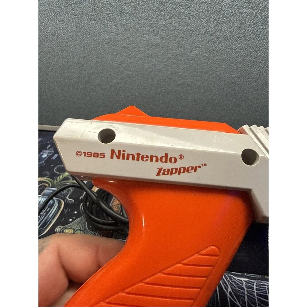 Nintendo NES Zapper Gun Authentic Original OEM controller NES-005 orange TESTED